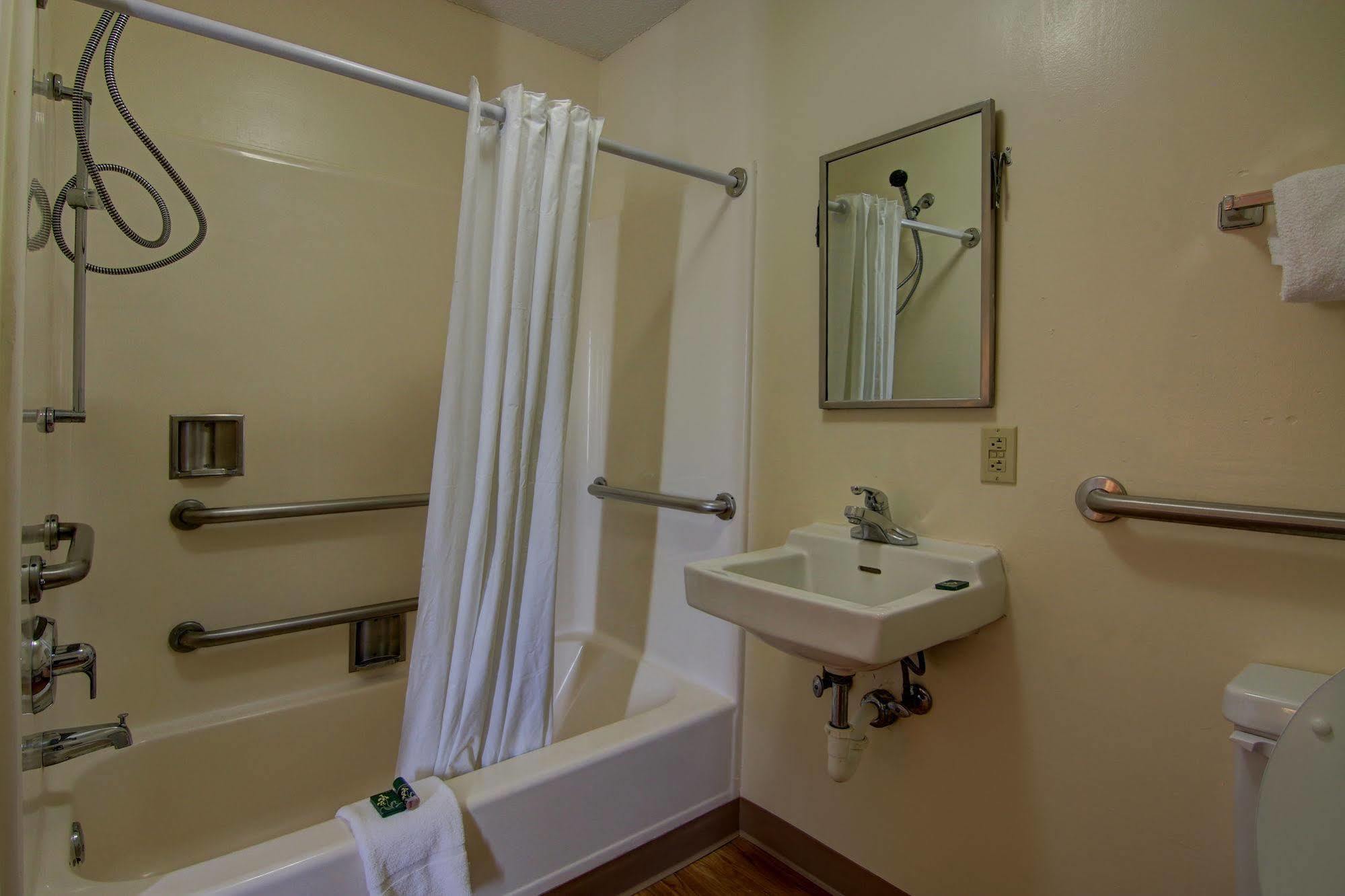 Intown Suites Extended Stay Atlanta Ga - Snellville Esterno foto
