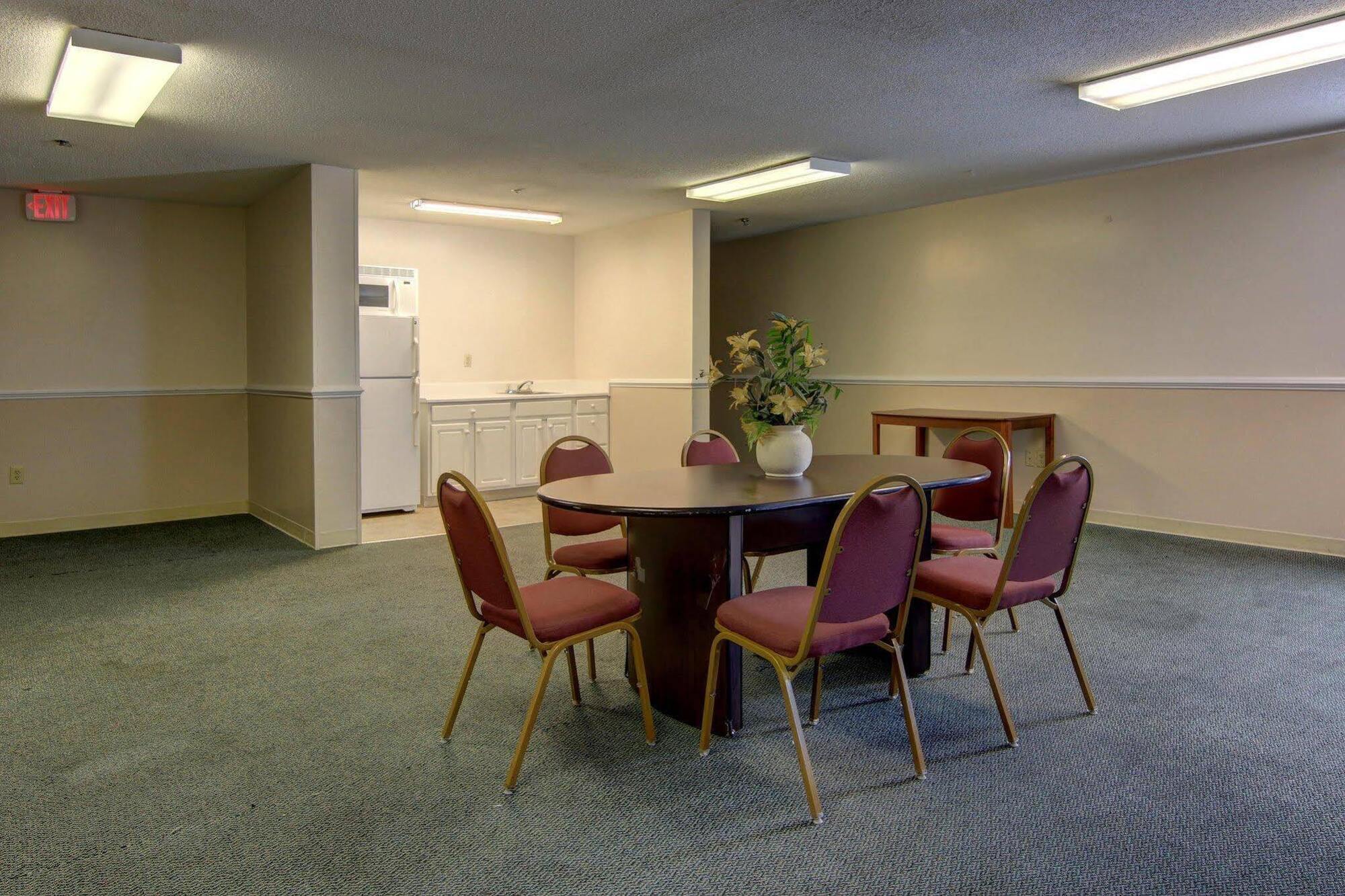 Intown Suites Extended Stay Atlanta Ga - Snellville Esterno foto